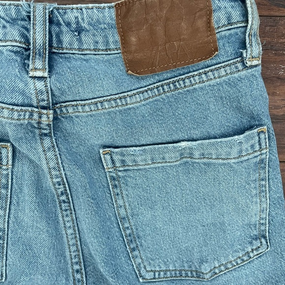 Zara mid rise jeans with slit hems near the bottom - Picture 5 of 6